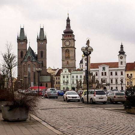 Apartman V Centru Na Velkem Namesti Градец-Кралове Экстерьер фото